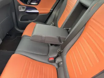 MERCEDES-BENZ GLC 300 e 4M AMG Panodach Dig.Light 360