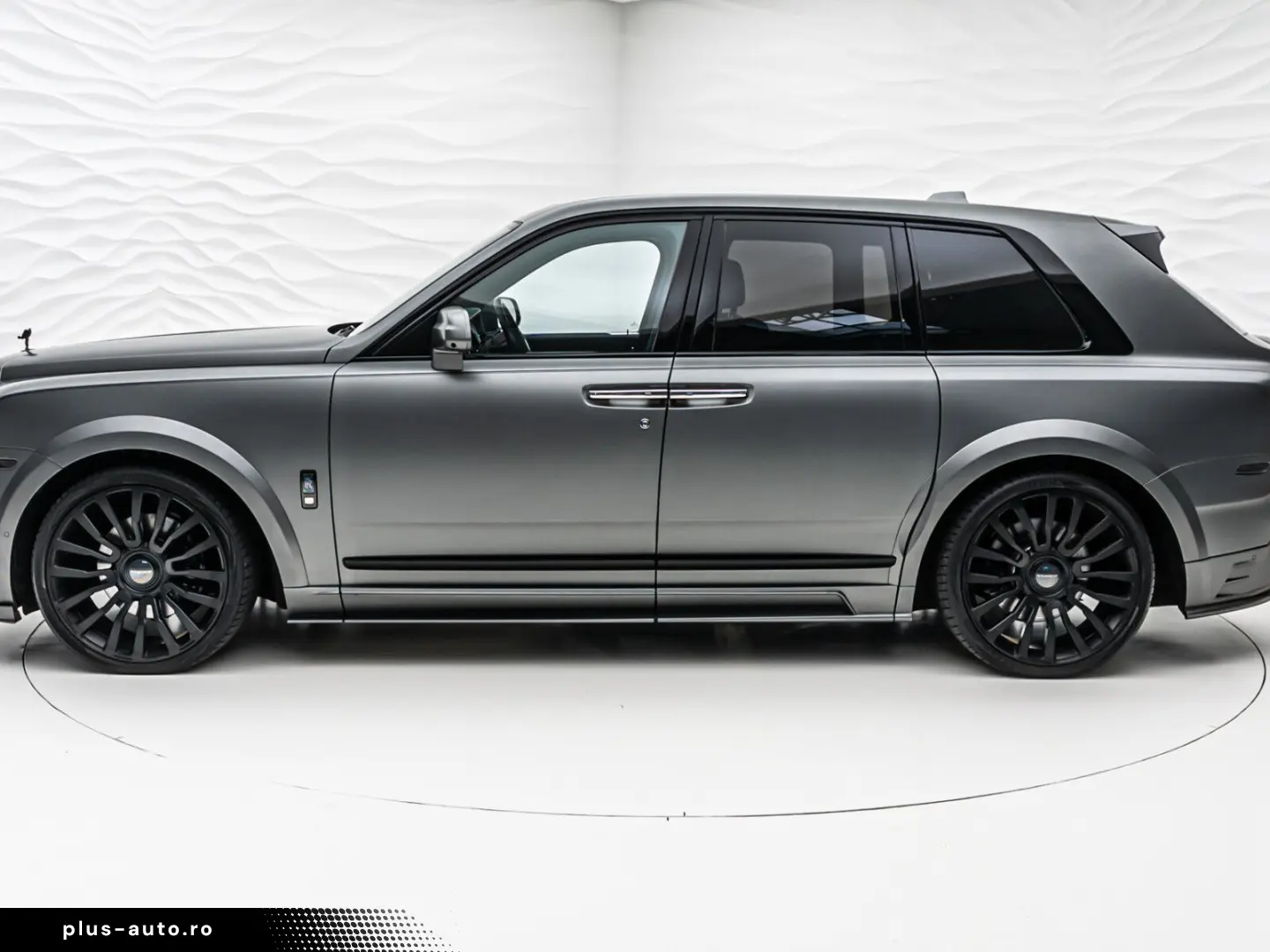 ROLLS ROYCE Cullinan Black Badge MANSORY Starlight R24