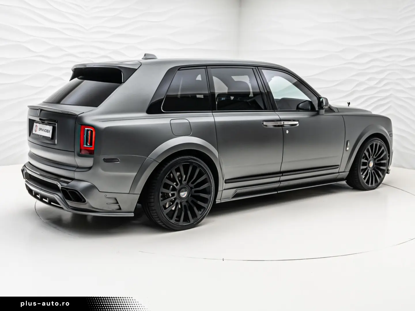 ROLLS ROYCE Cullinan Black Badge MANSORY Starlight R24