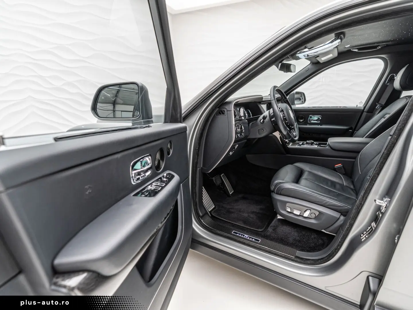 ROLLS ROYCE Cullinan Black Badge MANSORY Starlight R24