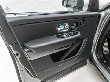 ROLLS ROYCE Cullinan Black Badge MANSORY Starlight R24