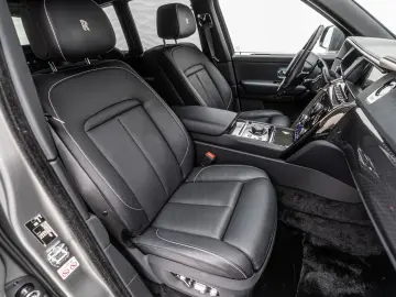 ROLLS ROYCE Cullinan Black Badge MANSORY Starlight R24