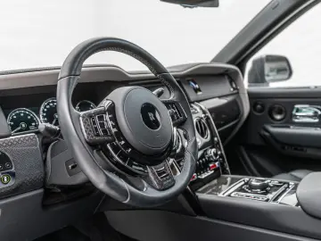 ROLLS ROYCE Cullinan Black Badge MANSORY Starlight R24