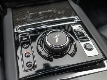 ROLLS ROYCE Cullinan Black Badge MANSORY Starlight R24