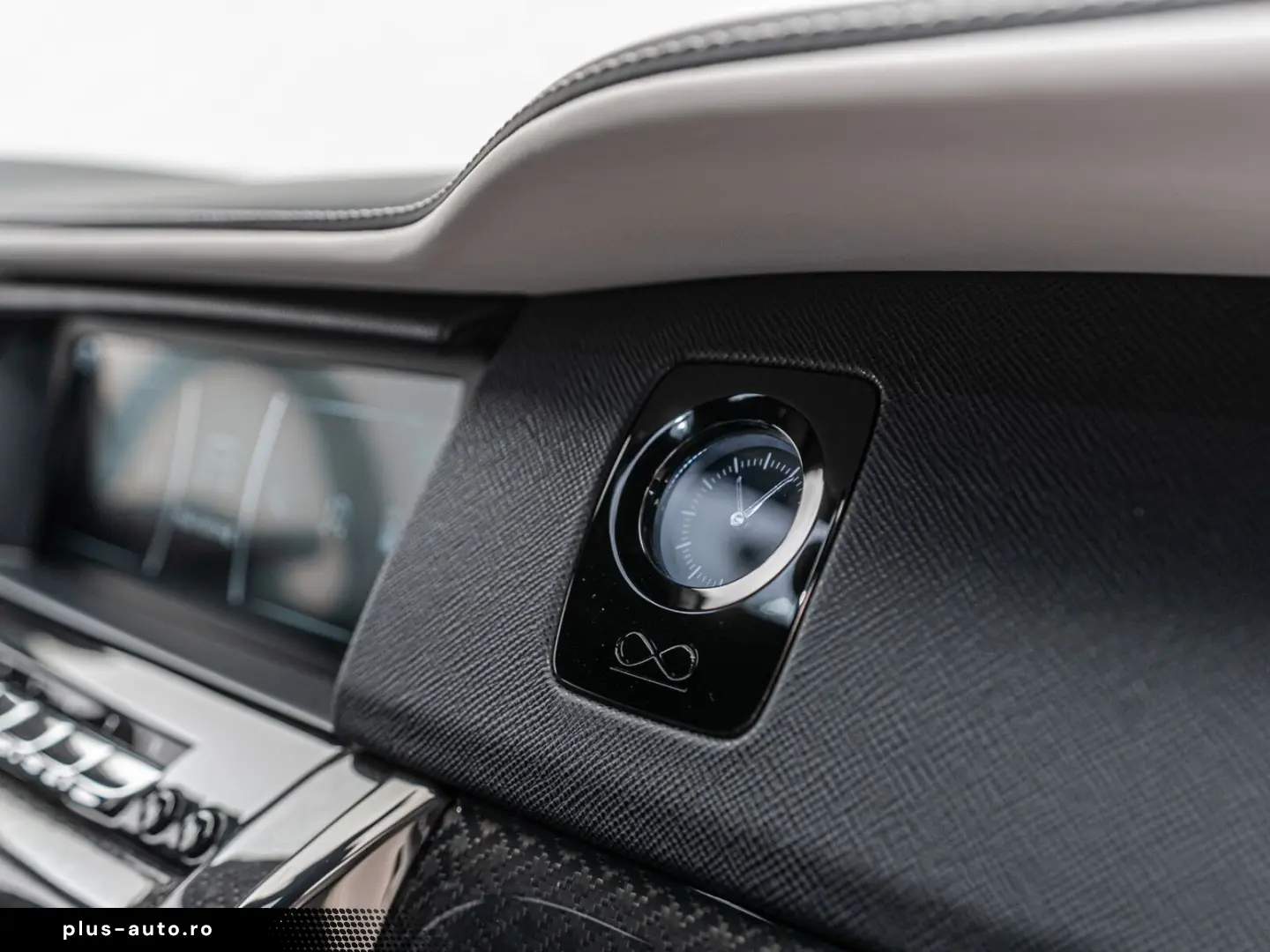 ROLLS ROYCE Cullinan Black Badge MANSORY Starlight R24