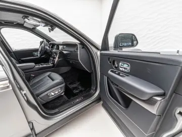 ROLLS ROYCE Cullinan Black Badge MANSORY Starlight R24