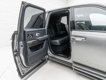 ROLLS ROYCE Cullinan Black Badge MANSORY Starlight R24