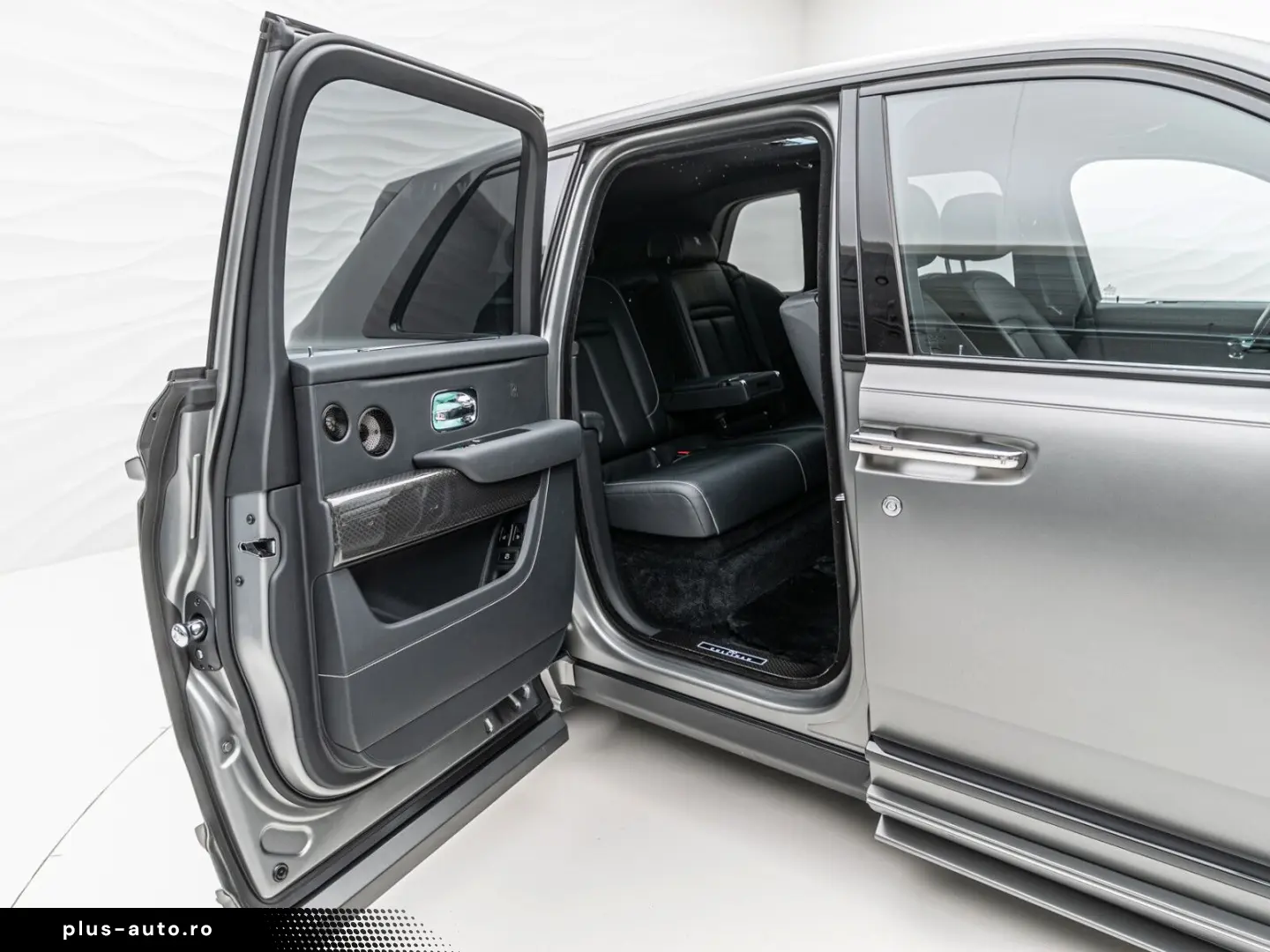 ROLLS ROYCE Cullinan Black Badge MANSORY Starlight R24