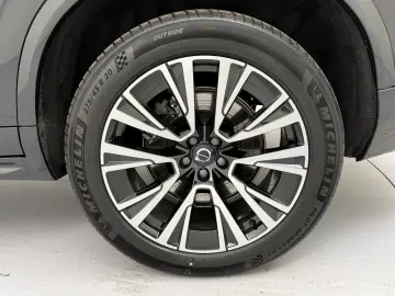 VOLVO XC90 T8 Core Recharge Plug-In Hybrid AWD ACC LED