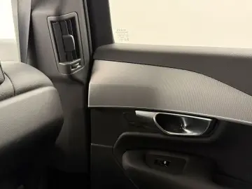 VOLVO XC90 T8 Core Recharge Plug-In Hybrid AWD ACC LED