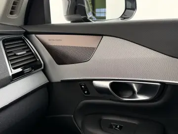 VOLVO XC90 T8 Core Recharge Plug-In Hybrid AWD ACC LED