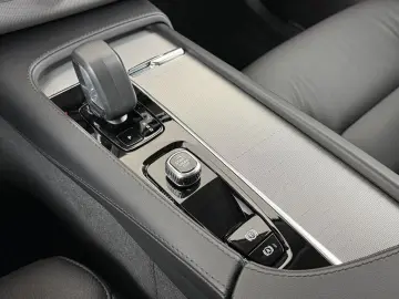 VOLVO XC90 T8 Core Recharge Plug-In Hybrid AWD ACC LED