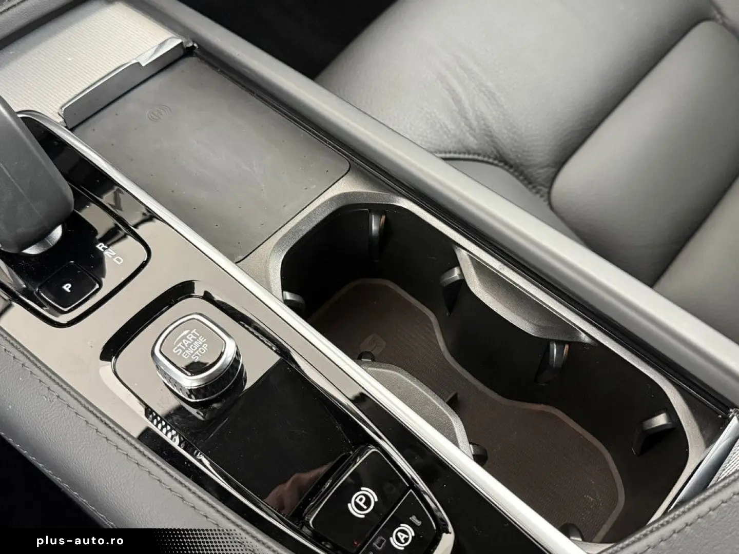 VOLVO XC90 T8 Core Recharge Plug-In Hybrid AWD ACC LED