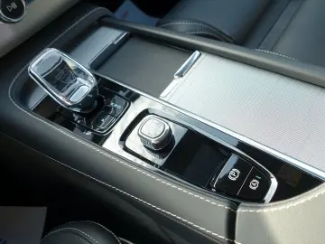 VOLVO XC90 Plus BrightT8 AWD HeadUP 360 B&W FourC Pano