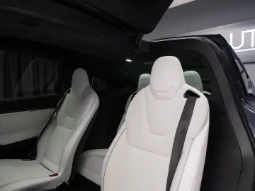 Tesla Model X Plaid