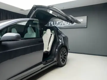 Tesla Model X Plaid