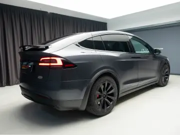 Tesla Model X Plaid