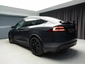 Tesla Model X Plaid