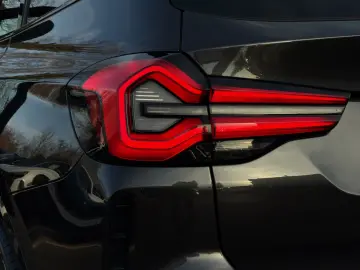 BMW X3 xDrive 30 d M SPORT AHK PANO LASER HUD ACC