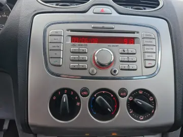 Ford Focus 1.6   Benzină  Manual   105 CP