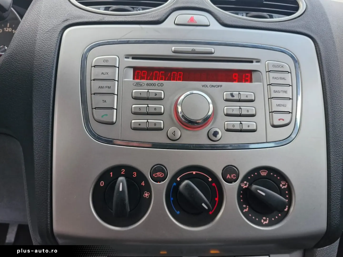 Ford Focus 1.6   Benzină  Manual   105 CP