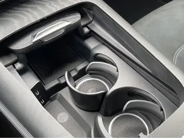 MERCEDES-BENZ E 200 AMG-Adv