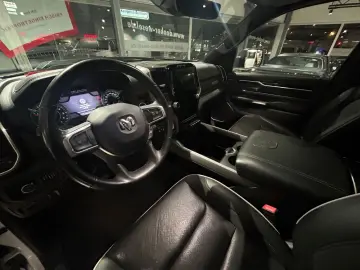 DODGE RAM Laramie Night  Luftfahrwerk  Pano  LED  V8