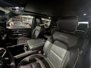 DODGE RAM Laramie Night  Luftfahrwerk  Pano  LED  V8