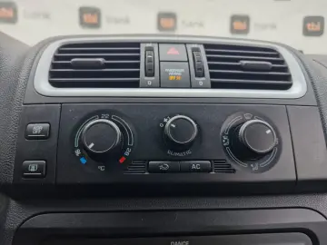 Volkswagen Polo 1.2   Benzină   Manual   75 CP