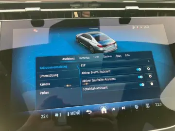 MERCEDES-BENZ E 200 AMG Superscreen