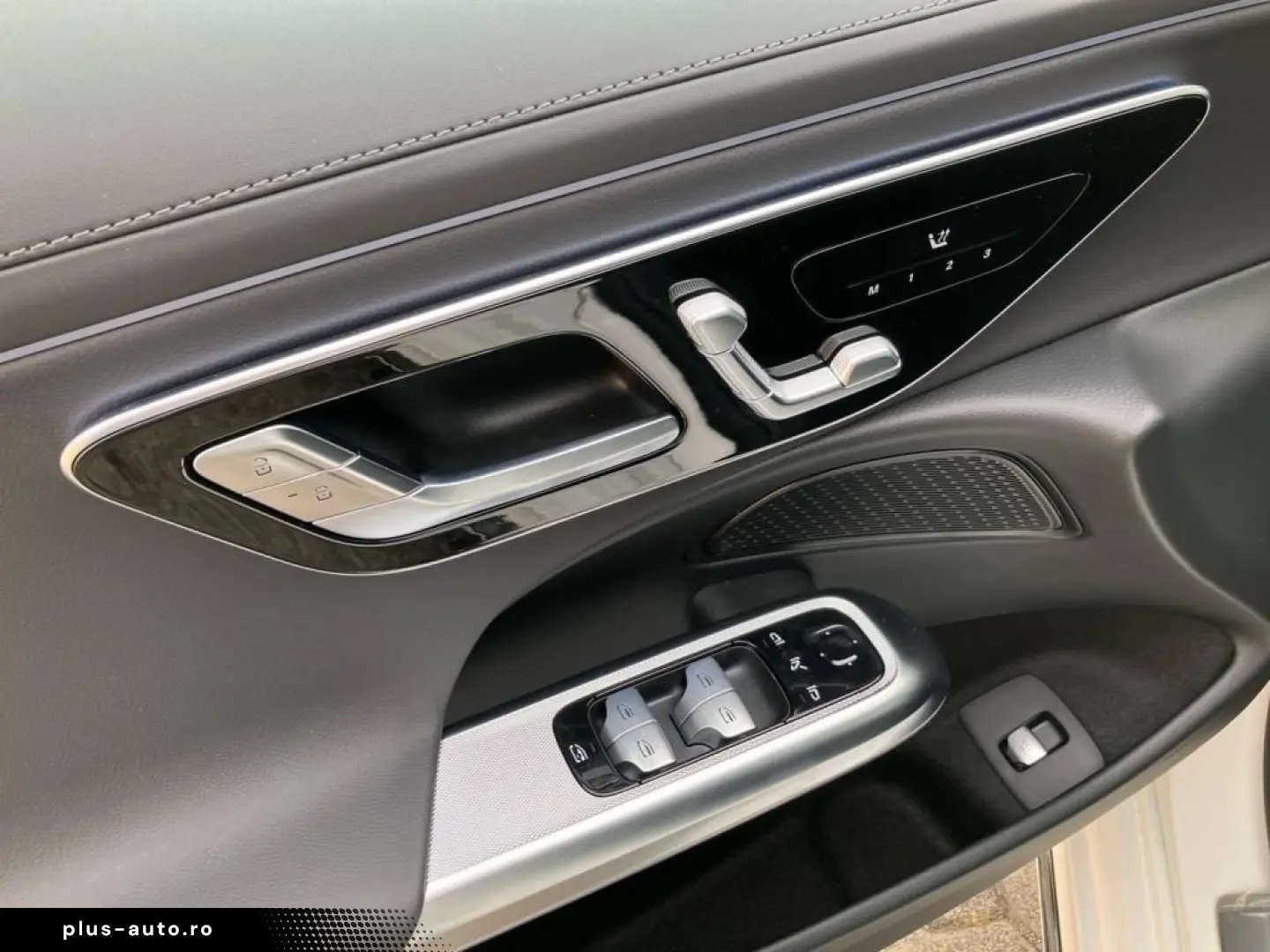 MERCEDES-BENZ E 200 AMG Superscreen