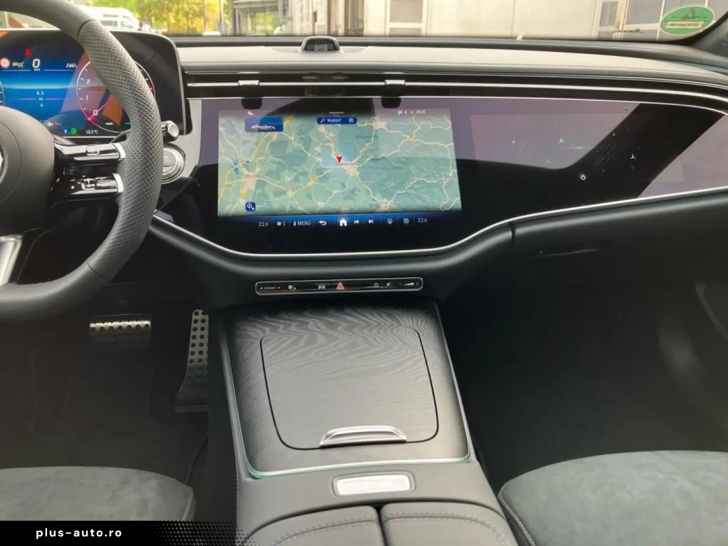 MERCEDES-BENZ E 200 AMG Superscreen