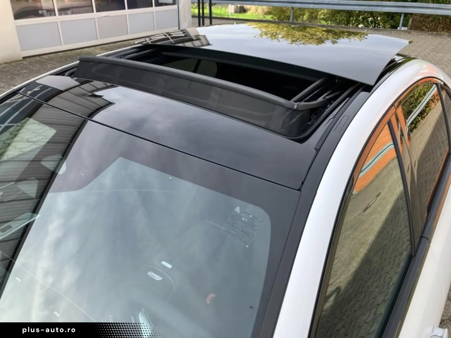 MERCEDES-BENZ E 200 AMG Superscreen