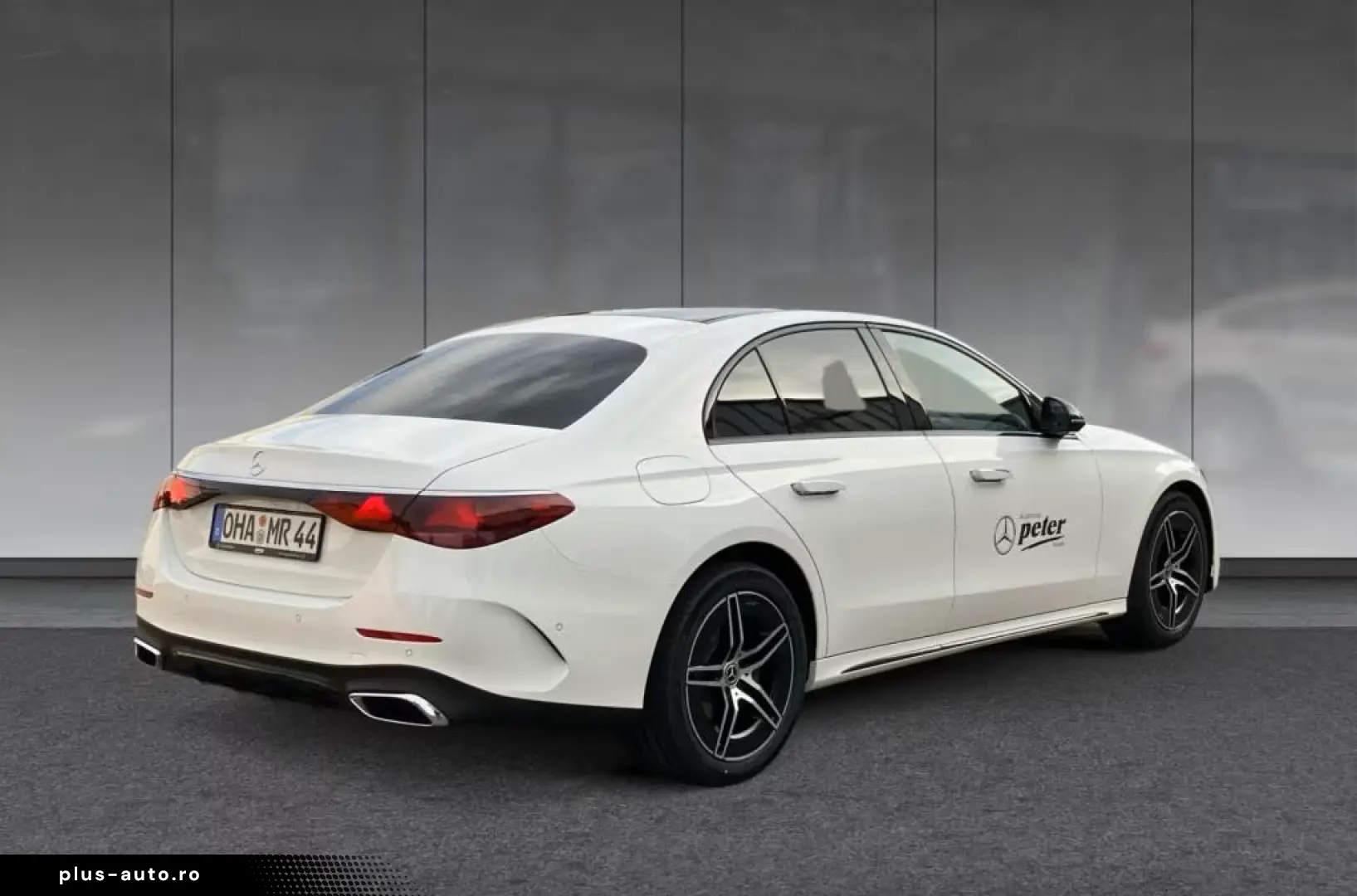 MERCEDES-BENZ E 200 AMG Superscreen