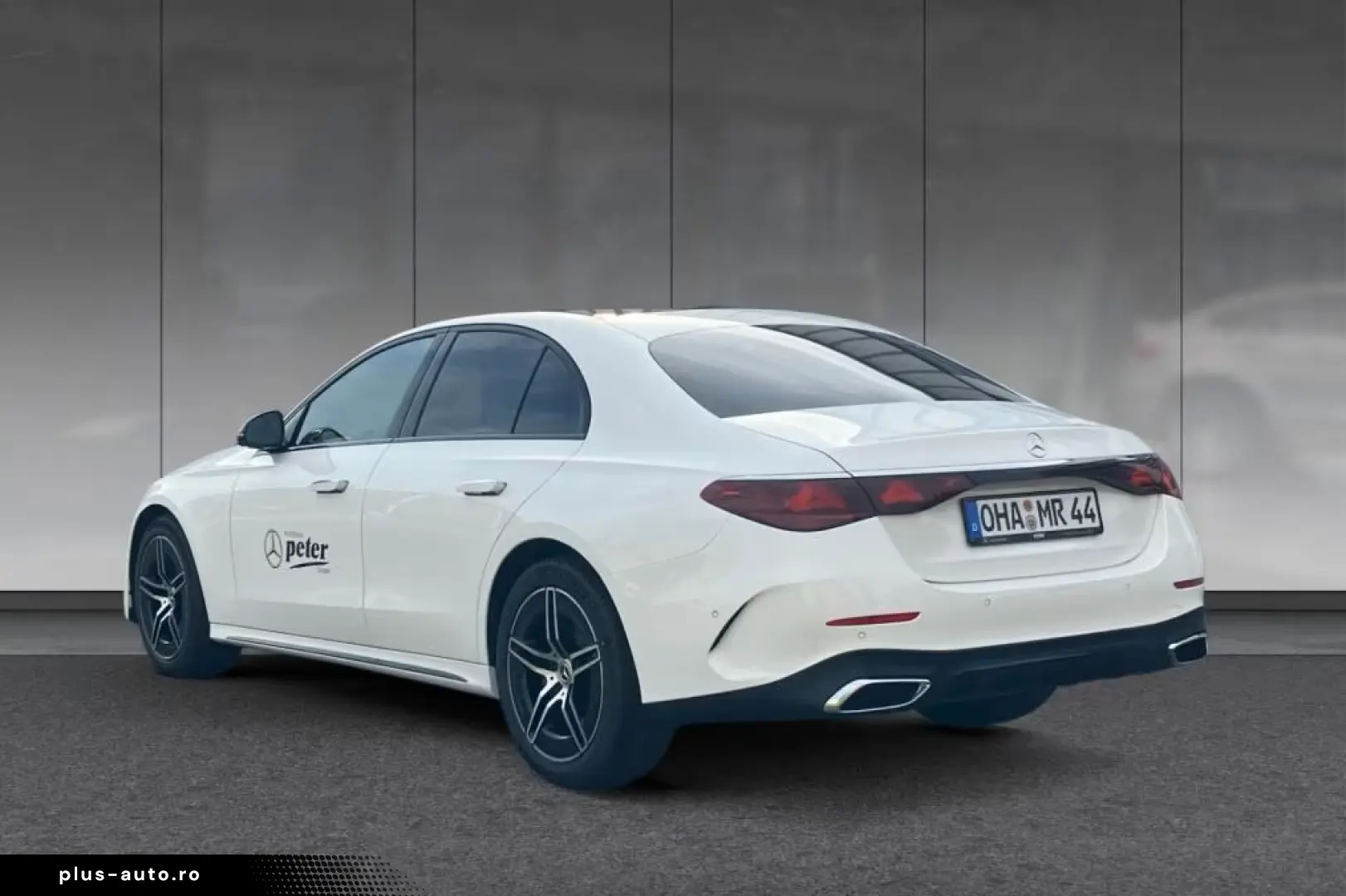 MERCEDES-BENZ E 200 AMG Superscreen