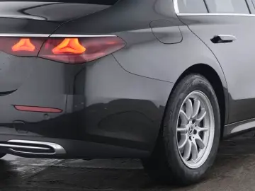 Mercedes-Benz E 200 BEIGE PANO SUPERSCREEN