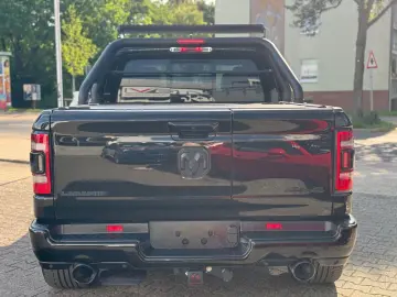 DODGE RAM 1500 5.7 V8 Crew Cab Laramie Night Luftf.
