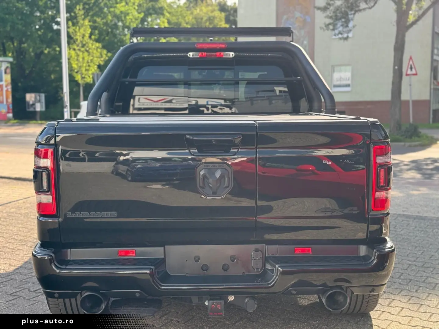 DODGE RAM 1500 5.7 V8 Crew Cab Laramie Night Luftf.