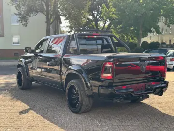 DODGE RAM 1500 5.7 V8 Crew Cab Laramie Night Luftf.
