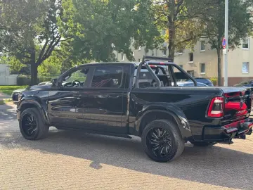 DODGE RAM 1500 5.7 V8 Crew Cab Laramie Night Luftf.