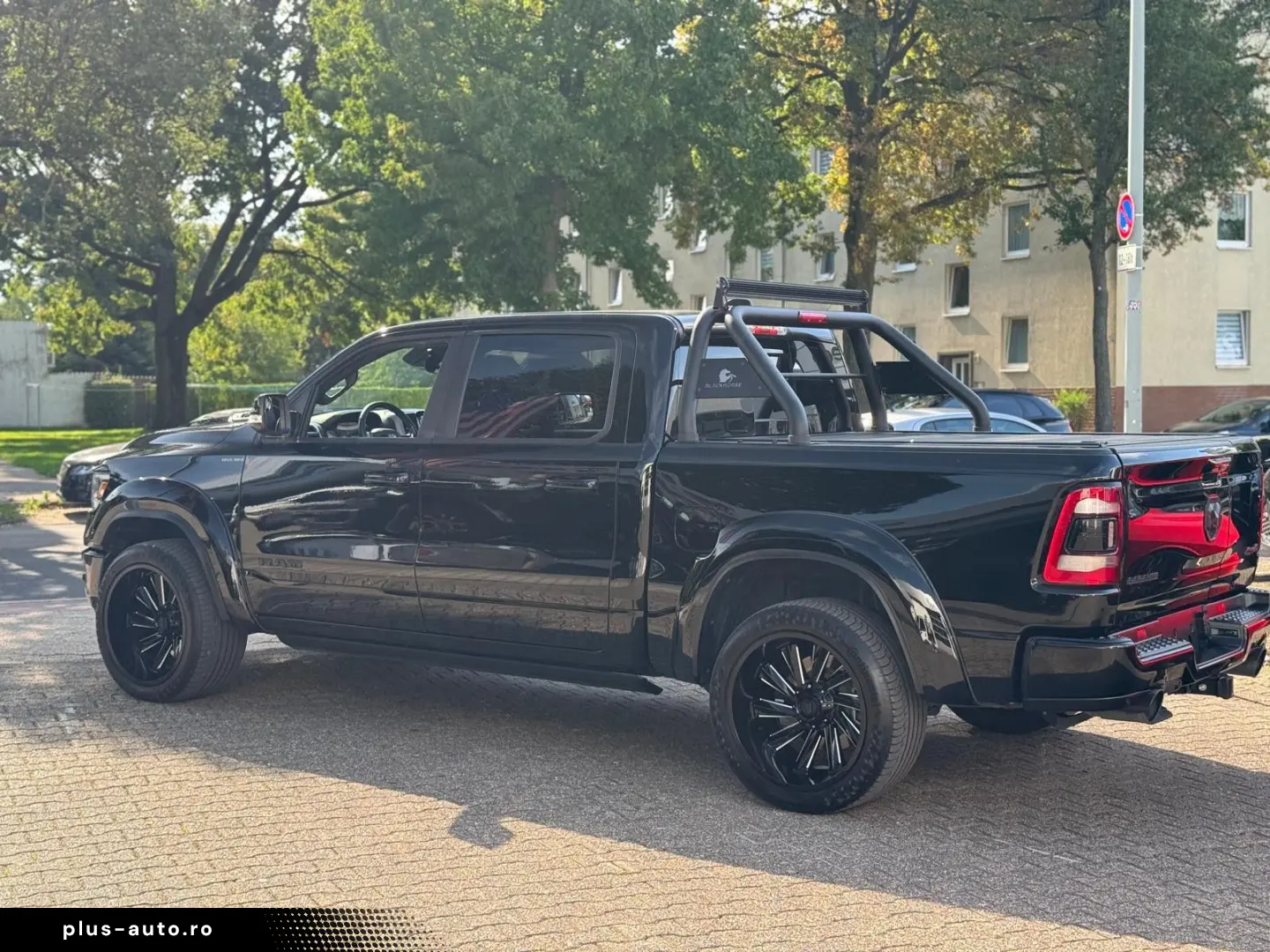 DODGE RAM 1500 5.7 V8 Crew Cab Laramie Night Luftf.