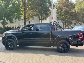 DODGE RAM 1500 5.7 V8 Crew Cab Laramie Night Luftf.