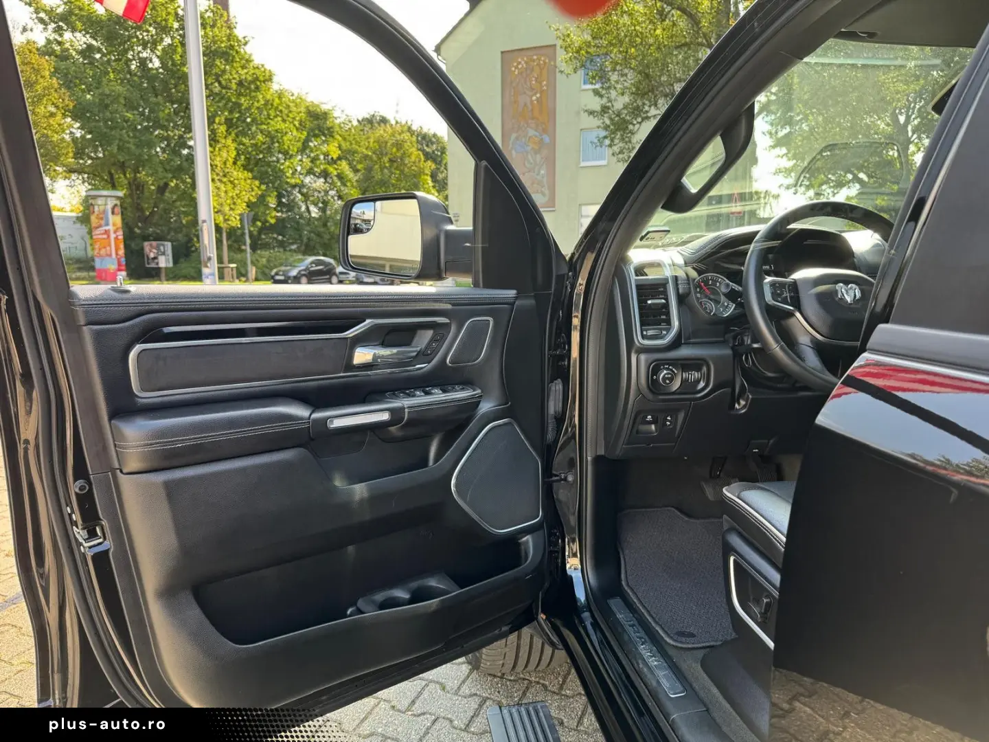 DODGE RAM 1500 5.7 V8 Crew Cab Laramie Night Luftf.