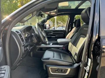 DODGE RAM 1500 5.7 V8 Crew Cab Laramie Night Luftf.