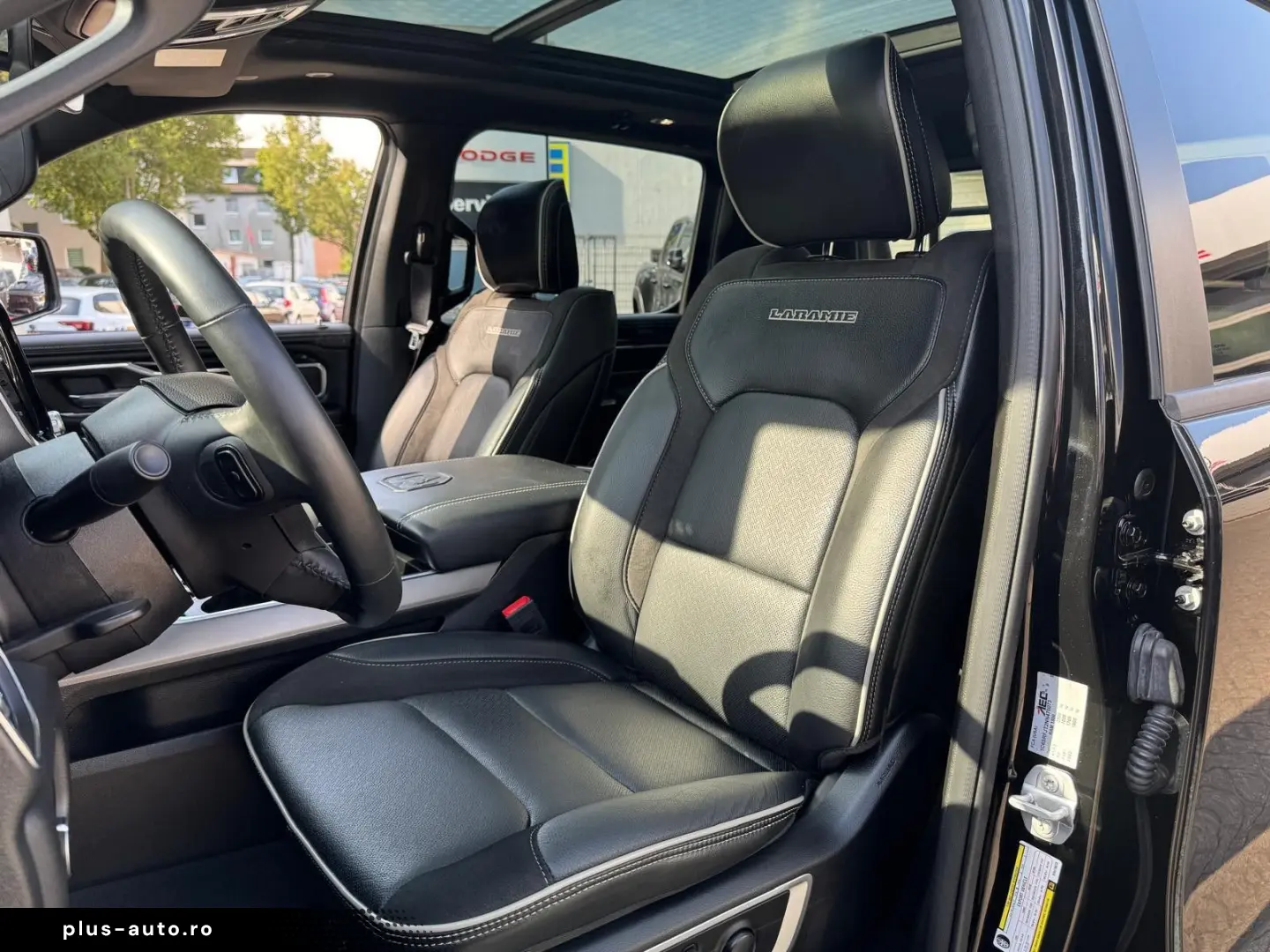 DODGE RAM 1500 5.7 V8 Crew Cab Laramie Night Luftf.