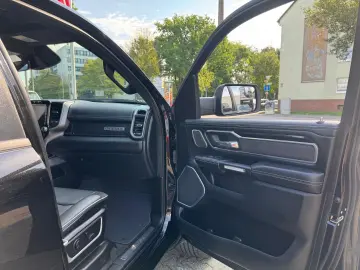 DODGE RAM 1500 5.7 V8 Crew Cab Laramie Night Luftf.