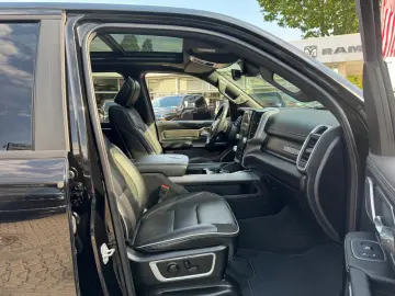 DODGE RAM 1500 5.7 V8 Crew Cab Laramie Night Luftf.