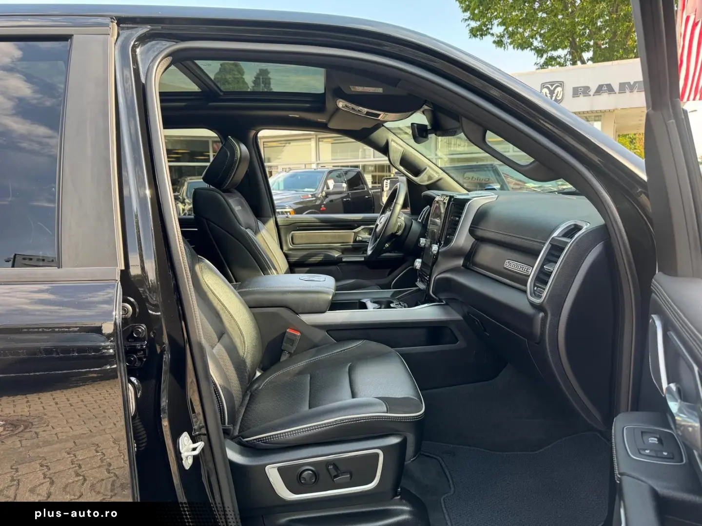 DODGE RAM 1500 5.7 V8 Crew Cab Laramie Night Luftf.