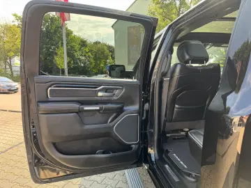 DODGE RAM 1500 5.7 V8 Crew Cab Laramie Night Luftf.