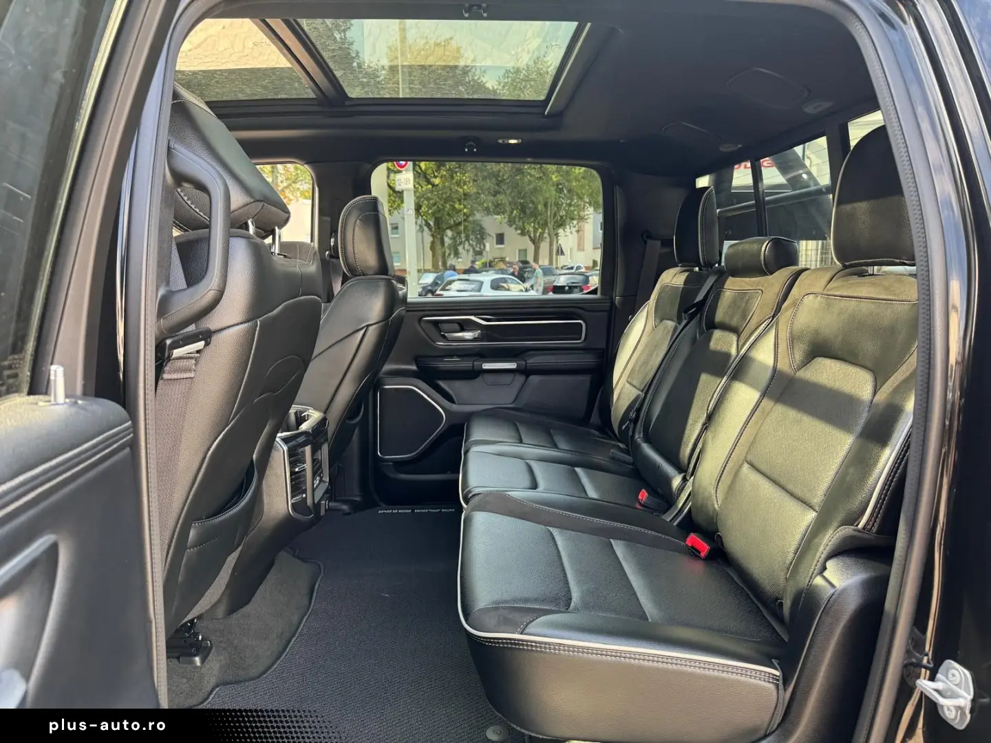 DODGE RAM 1500 5.7 V8 Crew Cab Laramie Night Luftf.